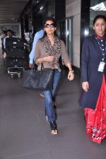 Gauri Khan snapped at international airport on 2nd Sept 2012 (7).JPG